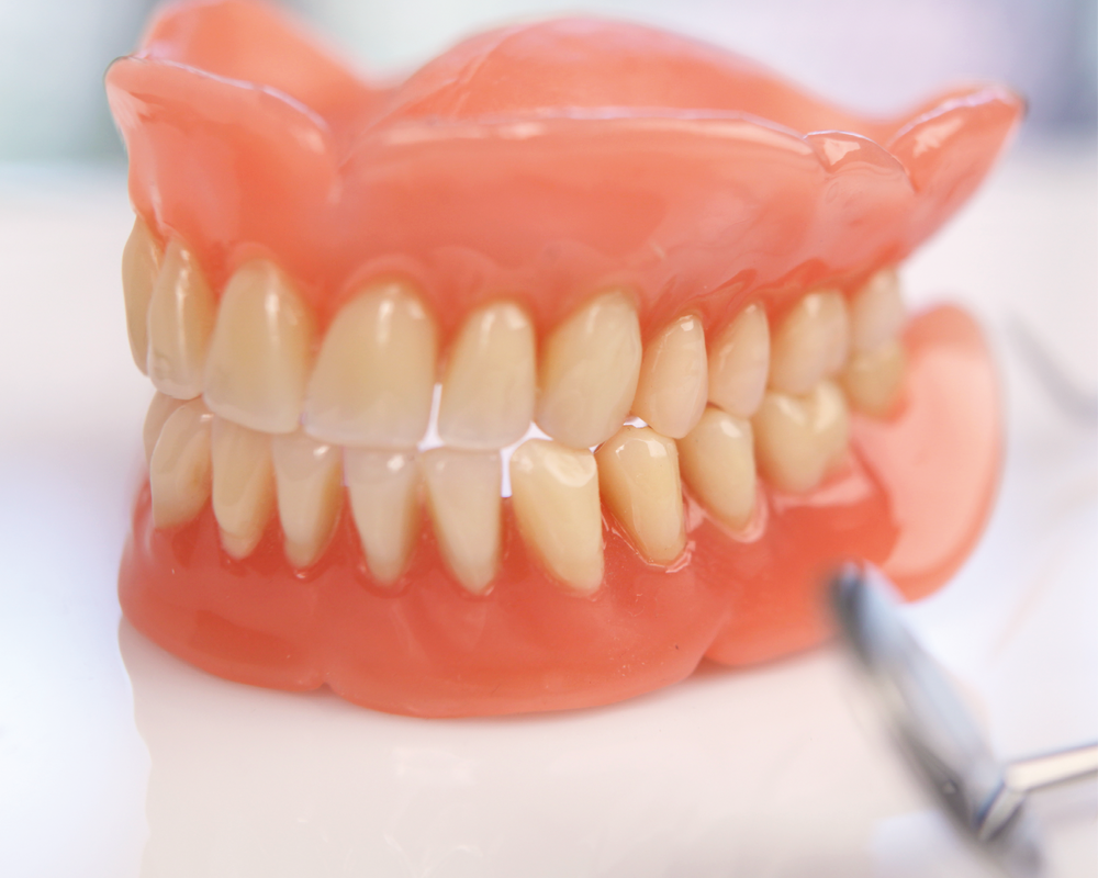 Les Adhésifs en prothèse amovible : contribution au bon usage par les  assistant(e)s dentaires – L'Information Dentaire